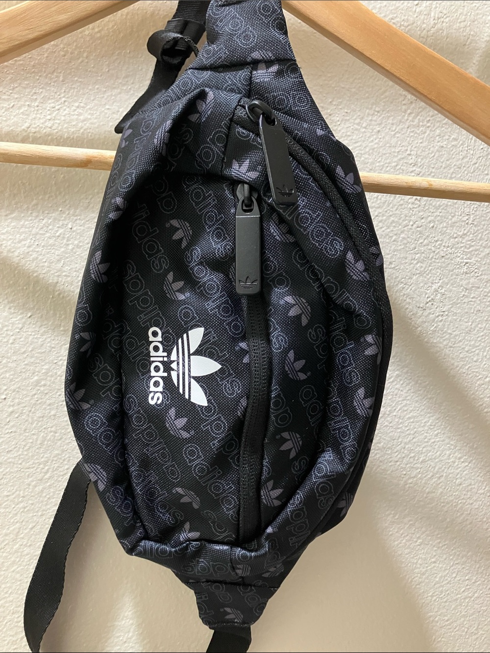🍃🖤 NWOT Adidas Black Trefoil Crossbody